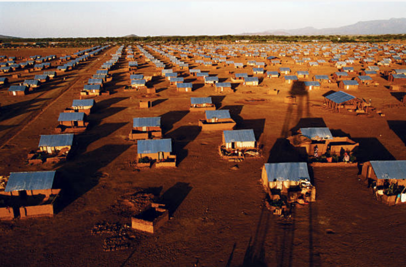 What's driving Kenya to close one of Africa's largest refugee camps?