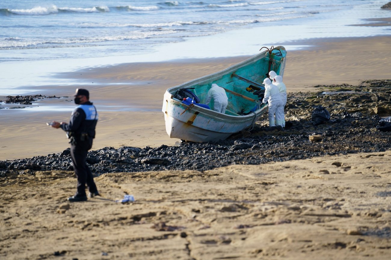 4 göçmen teknede ölü bulundu