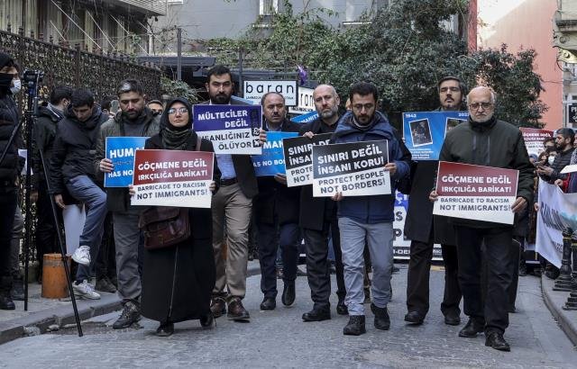 Çaresiz göçmenleri donarak ölüme terk eden Yunanistan’ı protesto ettik.