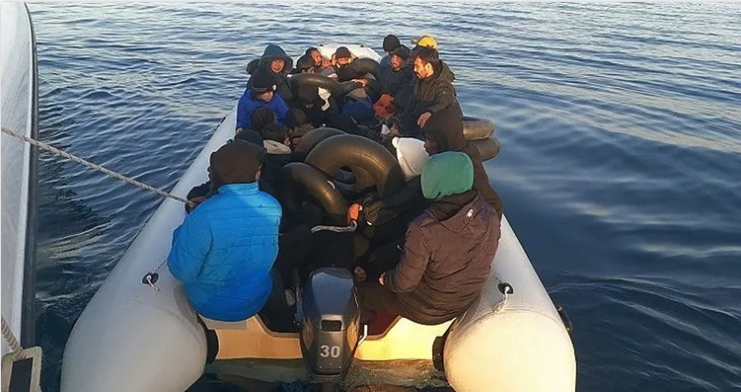 İzmir'de 10'u çocuk 29 kaçak göçmen yakalandı