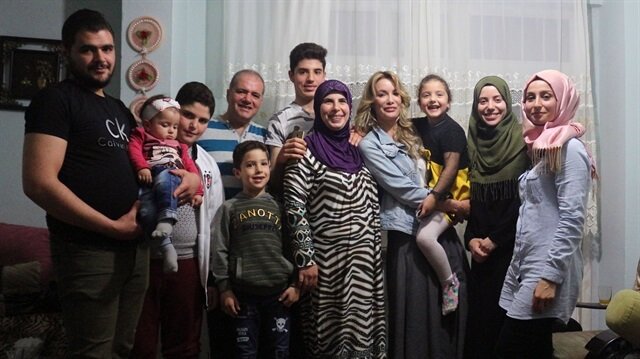 Gamze Özçelik Suriyeli aileyle iftar yaptı
