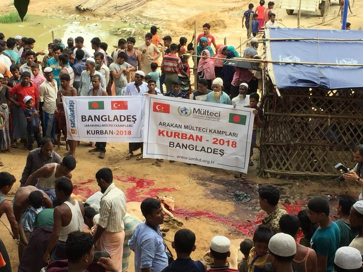Rohingya Müslümanları Türk yardım kuruluşlarıyla bayram sevinci yaşadı